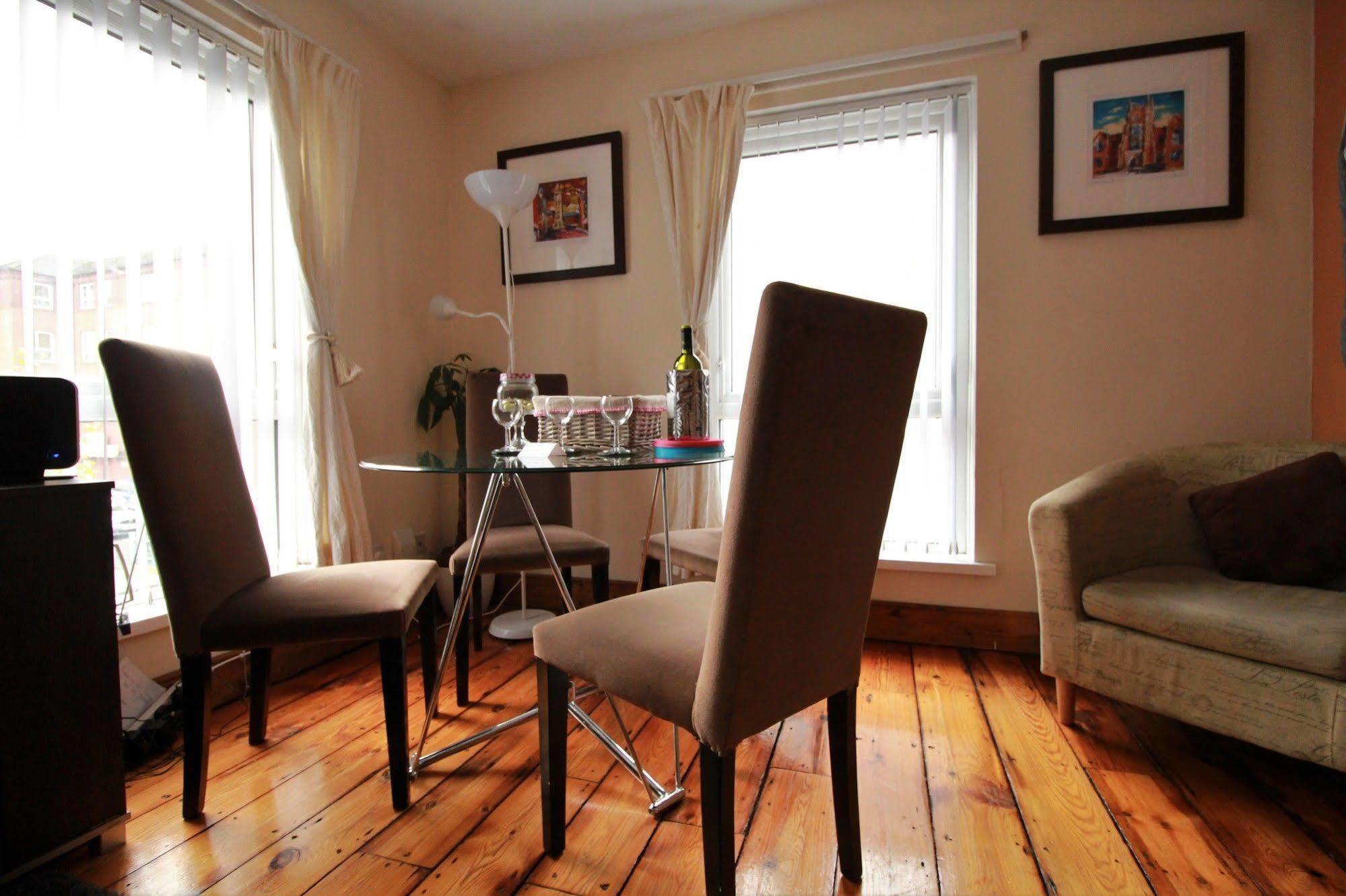 Perfect Central City Location - Parking - 3 Beds - 2 Bedrooms Белфаст Экстерьер фото