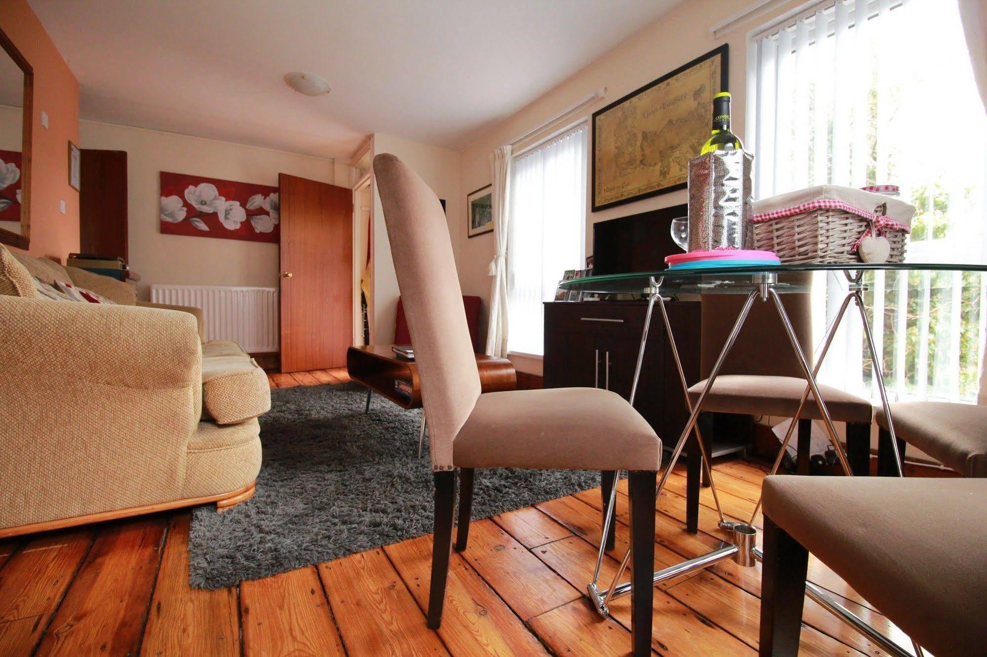 Perfect Central City Location - Parking - 3 Beds - 2 Bedrooms Белфаст Экстерьер фото
