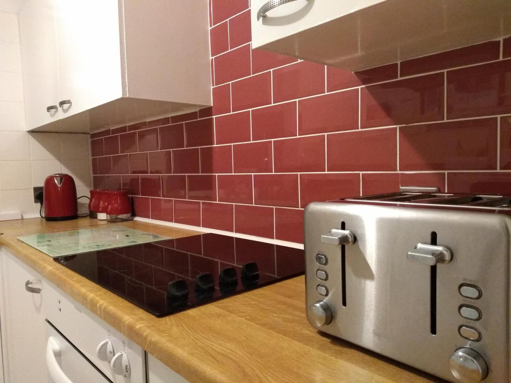Perfect Central City Location - Parking - 3 Beds - 2 Bedrooms Белфаст Экстерьер фото
