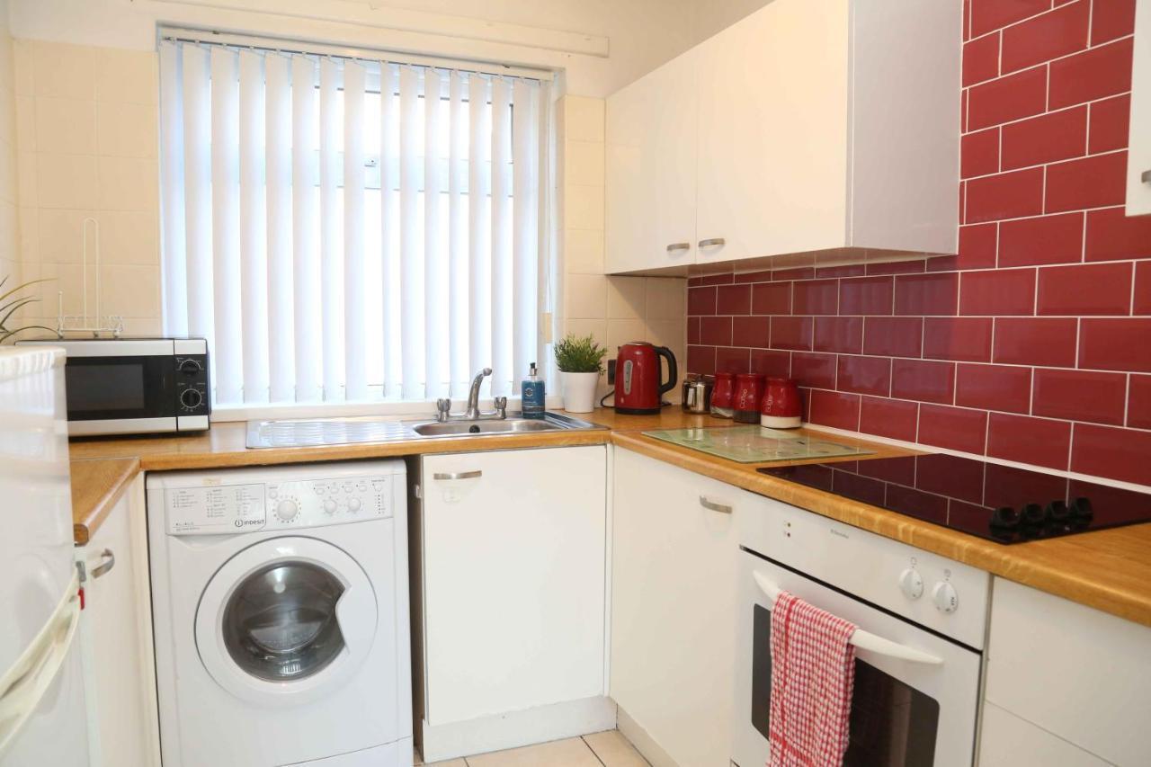 Perfect Central City Location - Parking - 3 Beds - 2 Bedrooms Белфаст Экстерьер фото