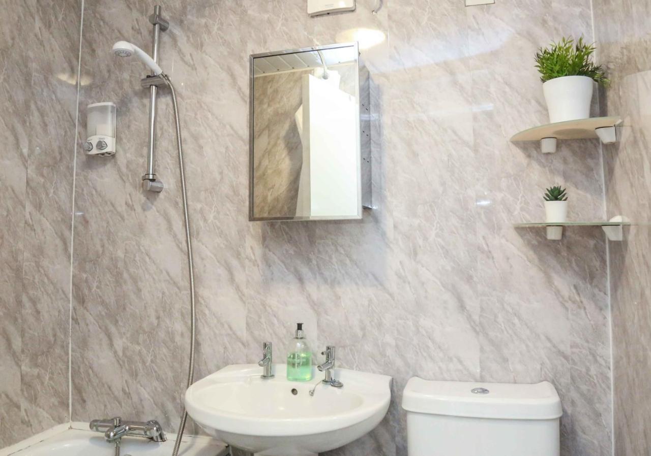 Perfect Central City Location - Parking - 3 Beds - 2 Bedrooms Белфаст Экстерьер фото