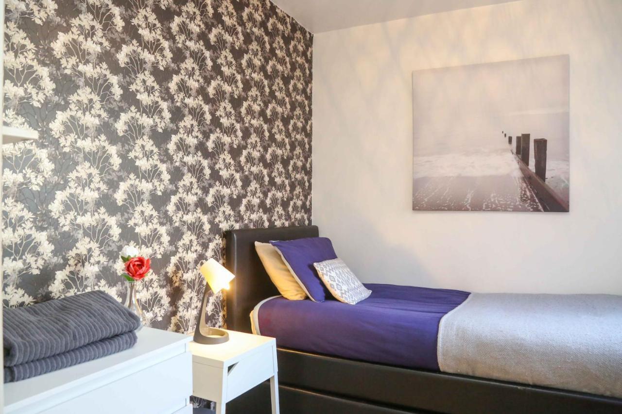 Perfect Central City Location - Parking - 3 Beds - 2 Bedrooms Белфаст Экстерьер фото